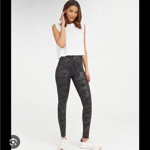 SPANX Faux Leather Camo Leggings Matte Black Size M